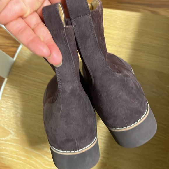 vionic Suede Boots size 10 - Picture 5 of 10